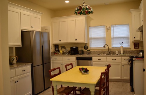 Breaux Bridge House | "Henrietta's Magnolia" Located 2 1/2 blocks from historic downtown Breaux Bridge