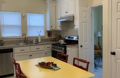 Breaux Bridge House | "Henrietta's Magnolia" Located 2 1/2 blocks from historic downtown Breaux Bridge