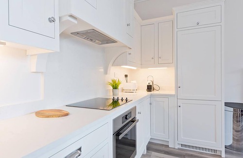 Broadstone Apartment | Henrietta Suites City Centre