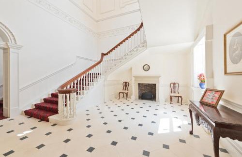 Broadstone Apartment | Henrietta Suites City Centre