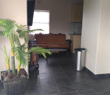 Hibberdene Apartment | Henry's House On Sea