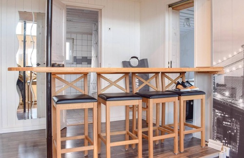 Jarnforsen House | Here you will stay in a beautiful cottage with a magnificent view of Flaten Lake, which is only 10 m