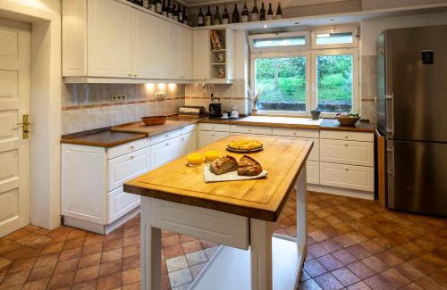 Ormoz Villa | Herga Wine Estate - Old lady - Holiday Home