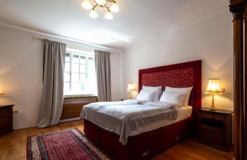 Ormoz Villa | Herga Wine Estate - Old lady - Holiday Home