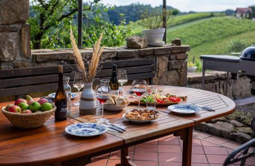 Ormoz Villa | Herga Wine Estate - Old lady - Holiday Home