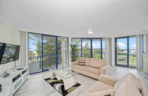 Tuncurry Apartment | Heritage 402 Sunny Ocean and Lake Views