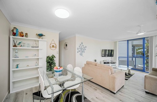 Tuncurry Apartment | Heritage 402 Sunny Ocean and Lake Views