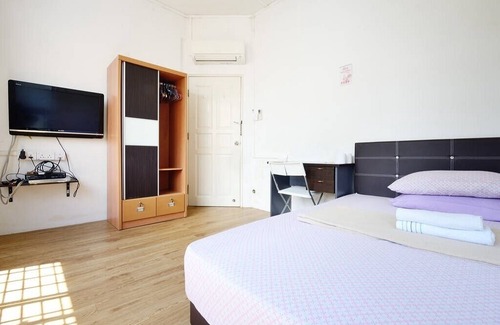 Lavender Apartment | Heritage apartment: Master room* +bathroom