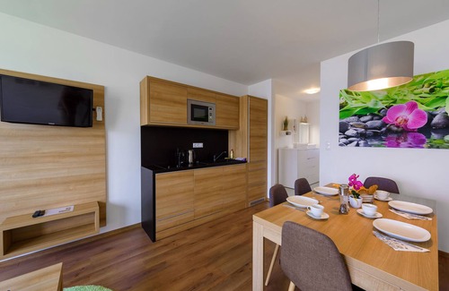 Zsira Apartment | Heritage Apartment with Swimming Pond