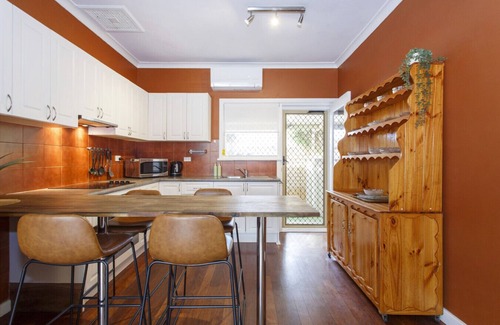 Hamilton Hill House | Heritage Cottage - 2-bedrooms