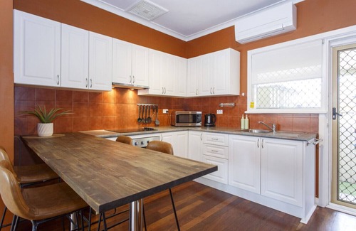 Hamilton Hill House | Heritage Cottage - 2-bedrooms