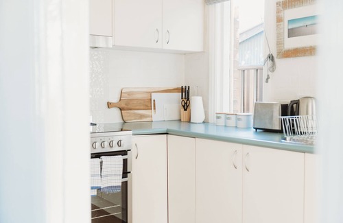 Orange House | Heritage cottage | Central, quiet & pets welcome