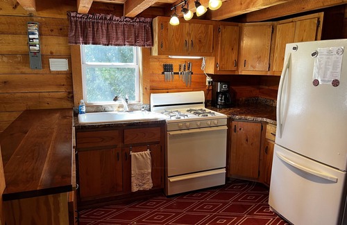 Chatfield Cabin | Heritage hideaway-Secluded Log Cabin
