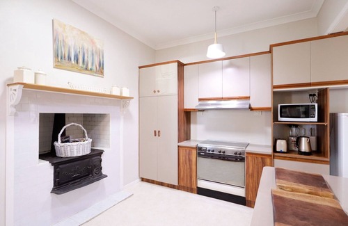 Tenterfield House | Heritage Home with BBQ & Outdoor Fire Pit