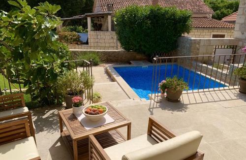 Sutivan Villa | Heritage house Dvor