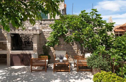 Sutivan Villa | Heritage house Dvor