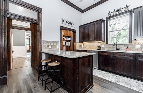 Euless House | HERITAGE HOUSE- HUGE POOL-ROOFTOP-PICKLE-BALL COURT-ARCADE-HOT-TUB