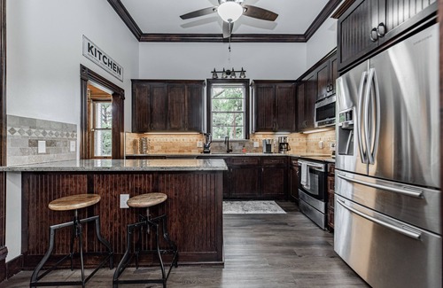 Euless House | HERITAGE HOUSE- HUGE POOL-ROOFTOP-PICKLE-BALL COURT-ARCADE-HOT-TUB