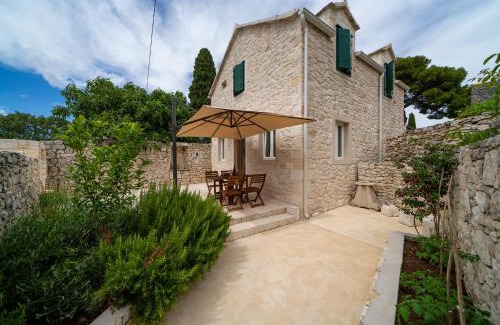 Donji Humac Villa | Heritage Island Escape - Casa Bola- Boutique Retreat