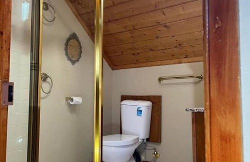 Sorell Hostel | Heritage Loft Queen bed Own Entrance & Bathroom