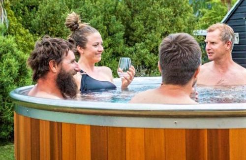 Medlow Bath House | Heritage Log Cabin and Garden w Outdoor Hot Tub