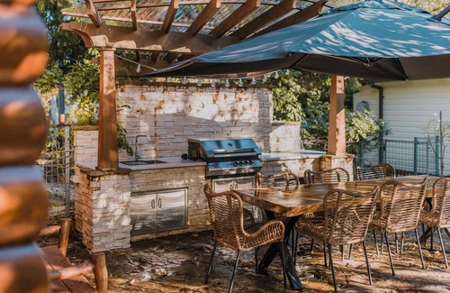 Medlow Bath Cabin | Heritage Log Cabin and Garden with Outdoor Hot Tub