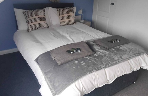 Goole House | Hermosa House (Large property, central location)