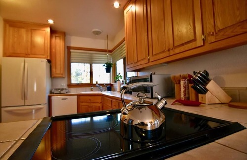 Auburn Cottage | Heron Cottage - Tranquil Retreat
