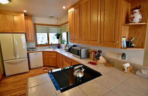 Auburn Cottage | Heron Cottage - Tranquil Retreat