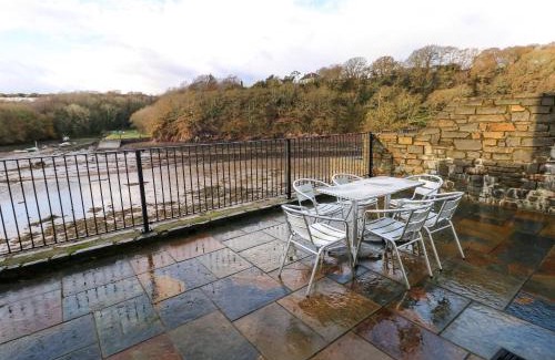 Milford Haven House | Heron