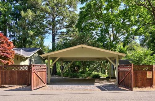 Healdsburg House | Heron House-Complimentary Wine Tasting At Croix Included!
