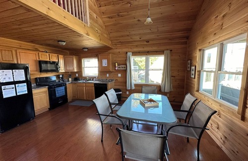 Brier Hill Cabin | Heron Lodge - The Lodges at Oak Point, 1000 Islands - Right on the River!