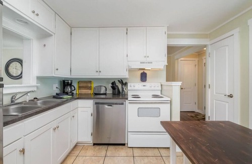 Troutman House | Heron’s Landing – Fire-pit, kayaks, & paddle board