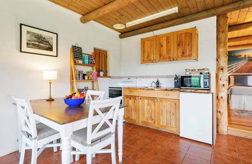 Kettering Cottage | Herons Studio A Picturesque Couples Cottage