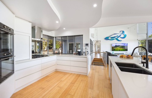 Dundowran Beach House | Hervey Bay Whale House Retreat!