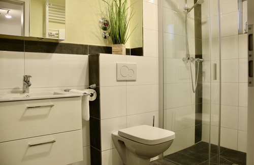 Zweibruecken Apartment | Herzog Wolfgang Studios- Zentral, Modern, Freundlich
