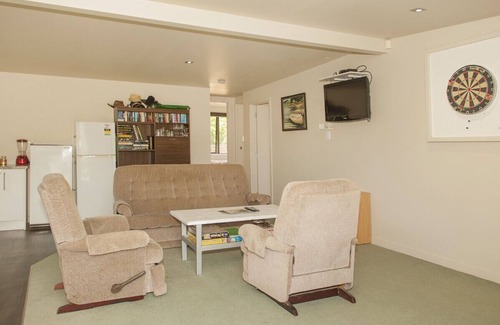 Whangamata Cottage | Hetherington Haven - Whangamata Holiday Home