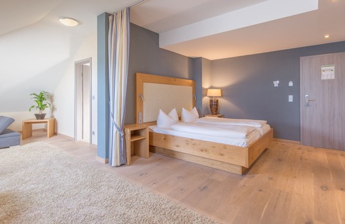 Umkirch Hotel | Heuboden Hotel Landhaus Blum