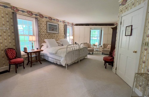 Pentwater Bed & Breakfast | Hexagon House Bed and Breakfast - Cottage Rose Suite