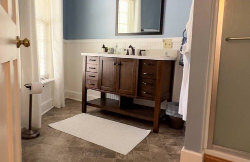 Pentwater Bed & Breakfast | Hexagon House Bed and Breakfast - Russell Room