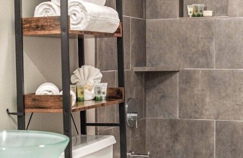 Century West House | HGTV modern luxury condo/Old Mill/Ski/Hot tub