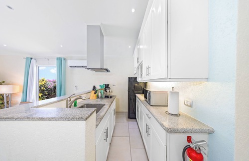 Boegoeroei Apartment | HH1-SLEEPS 4, PRIVATE UNIT, WIFI, INFINITY POOL, BBQ, HOT TUB, AMAZING VIEWS