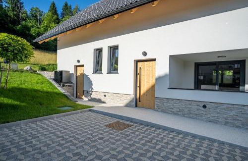 Bohinjska Bistrica Apartment | Hiša PolajnArh