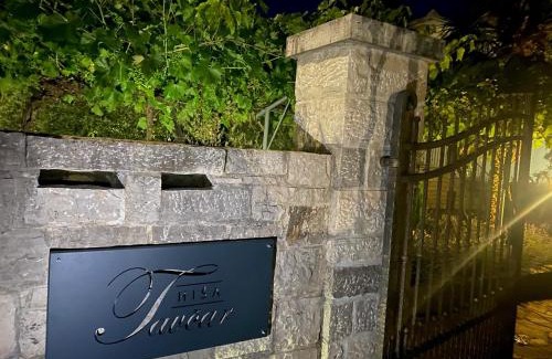 Dutovlje Apartment | Hiša Tavčar