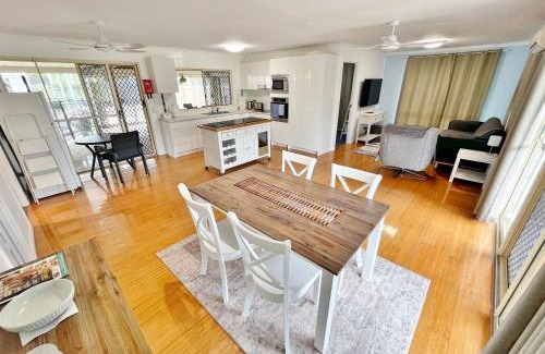 Moore Park Beach House | Hibiscus by the Beach