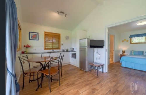Amamoor Cottage | Hibiscus Cottage/Amamoor Homestead and Cottages