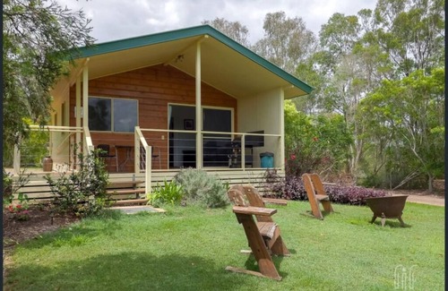 Amamoor Cottage | Hibiscus Cottage/Amamoor Homestead and Cottages