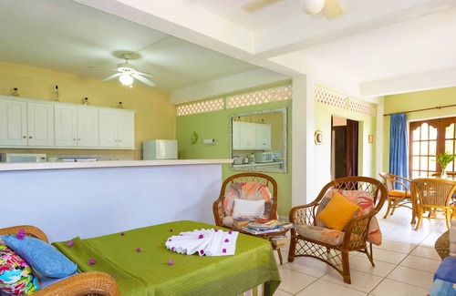 Black Rock Apartment | Hibiscus Heights