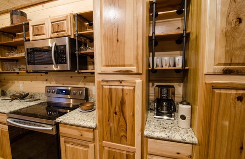 Broken Bow Cabin | Hickory Moon - 1 Bedroom Couples Cabin near Beavers Bend Park