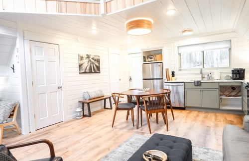 Royal Cabin | Hidden A-Frame w/hot tub-Near Pristine Lake Ouachita and Hot Springs National Pk